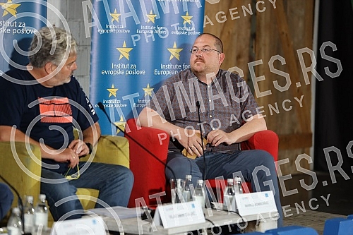 The Institute for European Affairs, with the support of the Balkan Trust for Democracy and USAID, organized a public debate focusing on the human rights of Serbian citizens during the current pandemic crisis.Institut za evropske poslove organizovao