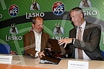 Signing of the sponsorship agreement between the Basketball Association of Serbia and the Lasko brewery.Potpisivanje sponzorskog ugovora izmedju Kosarkaskog saveza Srbije i pivare Lasko.
