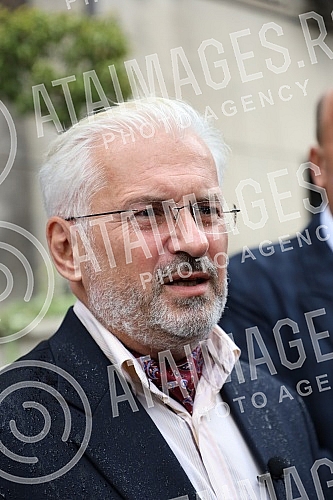 A press conference of the Serbian movement Dveri was held in front of the building of the Government of Serbia with the topic 