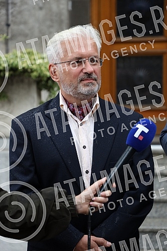 A press conference of the Serbian movement Dveri was held in front of the building of the Government of Serbia with the topic 