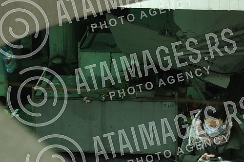 Part of the roof, ceiling and wall of the Stari Mercator market on Mihajlo Pupin Boulevard in New Belgrade collapsed, injuring seven people. Deo krova, plafona i zida pijace Stari Merkator u Bulevaru Mihajla Pupina u Novom Beogradu urusio se i tom 