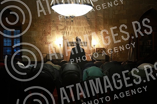 Mufti of Belgrade and military Mustafa Jusufspahich organized an iftar - an evening meal during the month of Ramadan, which ends the daily fast, for football players of the Islamic faith who play in the Serbian Super League.Muftija beogradski i voj