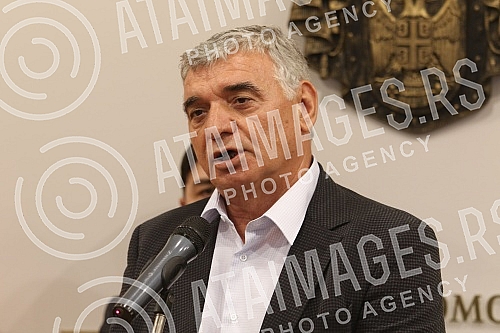 The Chamber of Mining and Geological Engineers of Serbia was founded in the Chamber of Commerce of Serbia.U Privrednoj komori Srbije je osnivana Komora rudarskih i geoloskih inzenjera Srbije.