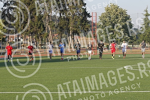 The handball players of Crvena zvezda Grundfos are preparing in Ub, where in the coming days they will play a friendly match against the hosts Ub.Rukometasi Crvene zvezde Grundfos su na pripremama u Ubu, gde ce u narednim danima odigrati jednu prij