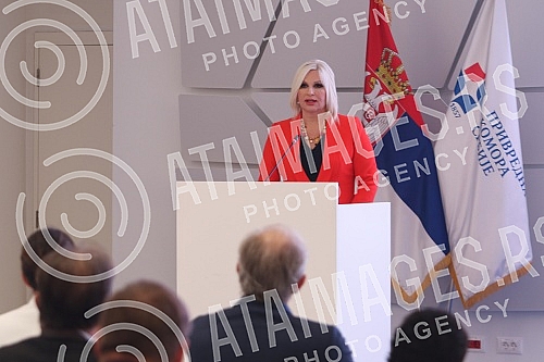 The Chamber of Mining and Geological Engineers of Serbia was founded in the Chamber of Commerce of Serbia.U Privrednoj komori Srbije je osnivana Komora rudarskih i geoloskih inzenjera Srbije.