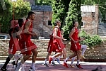 Red Star basketball players are returning to rhythm during training after a two-month break due to coronavirus pandemic. Kosarkasi Crvene zvezde se na treningu vracaju  u ritam posle dvomesecne pauze zbog pandemije korona virusa.