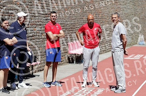 Red Star basketball players are returning to rhythm during training after a two-month break due to coronavirus pandemic. Kosarkasi Crvene zvezde se na treningu vracaju  u ritam posle dvomesecne pauze zbog pandemije korona virusa.