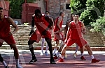 Red Star basketball players are returning to rhythm during training after a two-month break due to coronavirus pandemic. Kosarkasi Crvene zvezde se na treningu vracaju  u ritam posle dvomesecne pauze zbog pandemije korona virusa.