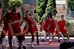 Red Star basketball players are returning to rhythm during training after a two-month break due to coronavirus pandemic. Kosarkasi Crvene zvezde se na treningu vracaju  u ritam posle dvomesecne pauze zbog pandemije korona virusa.