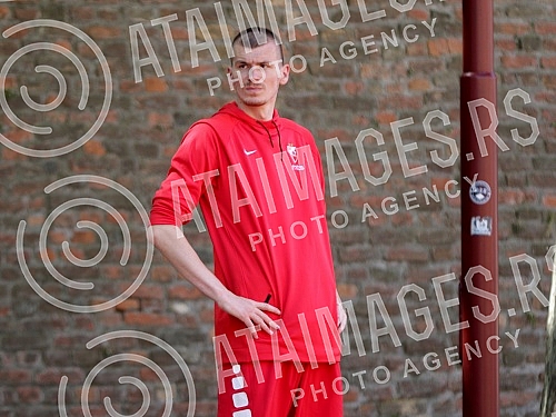 Red Star basketball players are returning to rhythm during training after a two-month break due to coronavirus pandemic. Kosarkasi Crvene zvezde se na treningu vracaju  u ritam posle dvomesecne pauze zbog pandemije korona virusa.