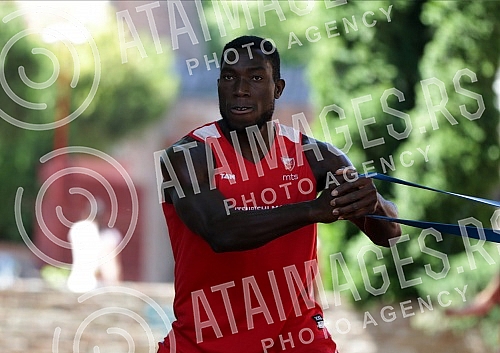 Red Star basketball players are returning to rhythm during training after a two-month break due to coronavirus pandemic. Kosarkasi Crvene zvezde se na treningu vracaju  u ritam posle dvomesecne pauze zbog pandemije korona virusa.