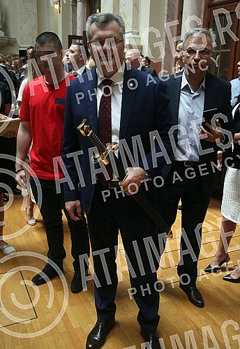 The ceremony on the occasion of the completion of the education of the students of the 10th class of the Higher Security and Defense Studies and the officers of the 64th class of the General Staff Training was held in the National Assembly.Svecanos