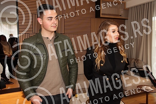 In the settlement Lux 51, which was invested by Sasa Popovic, the sale of apartments started.U naselju Lux 51 na Bezanijskoj kosi ciji je investitor Sasa Popovic danas je pocela prodaja stanova.