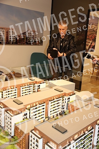 In the settlement Lux 51, which was invested by Sasa Popovic, the sale of apartments started.U naselju Lux 51 na Bezanijskoj kosi ciji je investitor Sasa Popovic danas je pocela prodaja stanova.