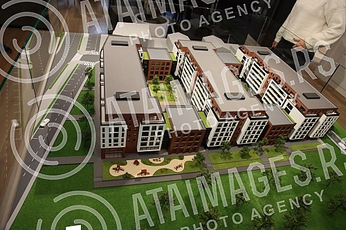 In the settlement Lux 51, which was invested by Sasa Popovic, the sale of apartments started.U naselju Lux 51 na Bezanijskoj kosi ciji je investitor Sasa Popovic danas je pocela prodaja stanova.