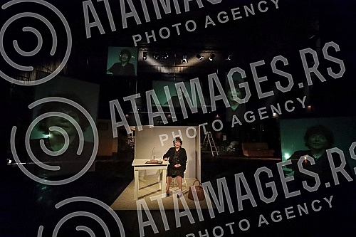 The general rehearsal of the monodrama Petrija venac, adapted by actress Mirjana Karanovic with director Jana Maricic, was held at the Theater on Brdo, where it will premiere on October 21.Generalna proba monodrame Petriji venac, ciju je adaptaciju