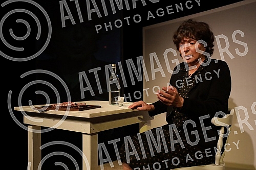 The general rehearsal of the monodrama Petrija's Wreath, adapted by actress Mirjana Karanovic and directed by Jana Maricic, was held at the Brdo Theater, where it will premiere on October 21.Generalna proba monodrame Petrijin venac, ciju je adaptac