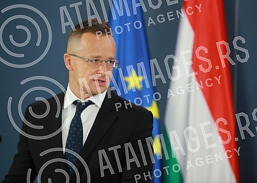 The meeting between the Minister of Foreign Affairs of the Republic of Serbia Nikola Selakovic and the Minister of Foreign Affairs and Foreign Trade of Hungary Peter Szijjarto was held in the Government of the Republic of Serbia, after which the two 