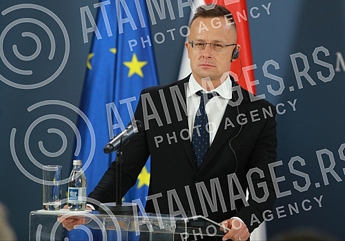 The meeting between the Minister of Foreign Affairs of the Republic of Serbia Nikola Selakovic and the Minister of Foreign Affairs and Foreign Trade of Hungary Peter Szijjarto was held in the Government of the Republic of Serbia, after which the two 