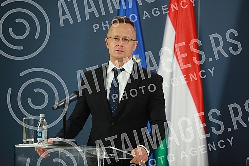 The meeting between the Minister of Foreign Affairs of the Republic of Serbia Nikola Selakovic and the Minister of Foreign Affairs and Foreign Trade of Hungary Peter Szijjarto was held in the Government of the Republic of Serbia, after which the two 
