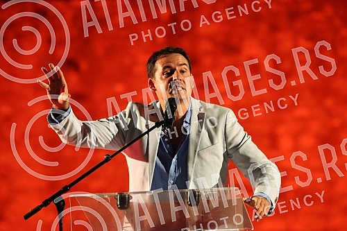 On the occasion of the 23rd anniversary of the founding of Buka magazine, one of the most respected satirists and humorists in the region of the former Yugoslavia and TV presenter Zoran Kesic performed at the Banja Luka fortress Kastel.Povodom 23 g