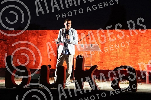 On the occasion of the 23rd anniversary of the founding of Buka magazine, one of the most respected satirists and humorists in the region of the former Yugoslavia and TV presenter Zoran Kesic performed at the Banja Luka fortress Kastel.Povodom 23 g