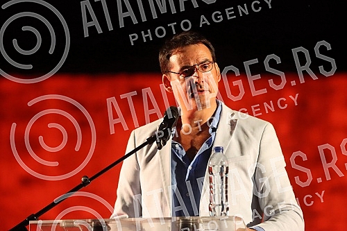 On the occasion of the 23rd anniversary of the founding of Buka magazine, one of the most respected satirists and humorists in the region of the former Yugoslavia and TV presenter Zoran Kesic performed at the Banja Luka fortress Kastel.Povodom 23 g