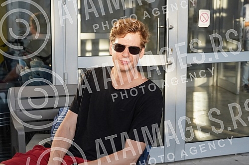 Meeting with the cast and crew of the series 