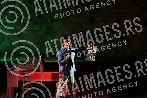 On the occasion of the 23rd anniversary of the founding of Buka magazine, one of the most respected satirists and humorists in the region of the former Yugoslavia and TV presenter Zoran Kesic performed at the Banja Luka fortress Kastel.Povodom 23 g
