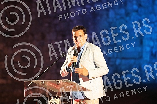 On the occasion of the 23rd anniversary of the founding of Buka magazine, one of the most respected satirists and humorists in the region of the former Yugoslavia and TV presenter Zoran Kesic performed at the Banja Luka fortress Kastel.Povodom 23 g