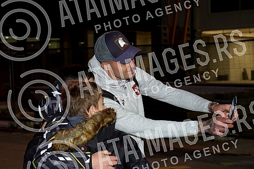 The football team of Serbia, which participated in the World Cup in Qatar, returned on a regular flight from Doha.Fudbalska reprezentacije Srbije koja je ucestvovala na Svetskom prvenstvu u Kataru vratila se redovnim letom iz Dohe.