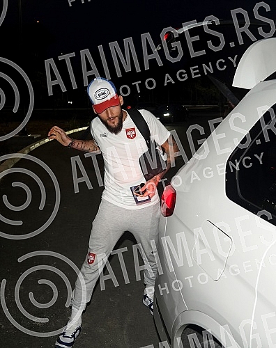 The football team of Serbia, which participated in the World Cup in Qatar, returned on a regular flight from Doha.Fudbalska reprezentacije Srbije koja je ucestvovala na Svetskom prvenstvu u Kataru vratila se redovnim letom iz Dohe.