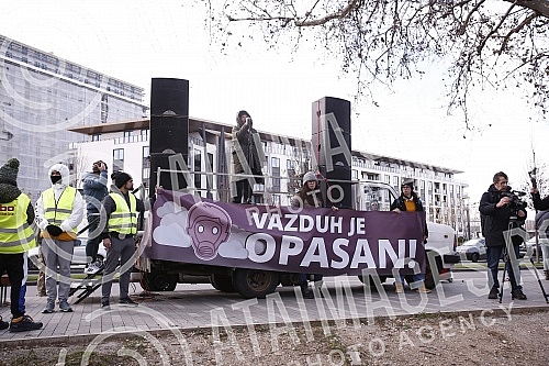 The informal environmental movement Eko straza held a rally in Bristol Park called the Counting Protest.Neformalni ekoloski pokret Eko straza odrzao je  u parku Bristol skup pod nazivom Protest prebrojavanja.