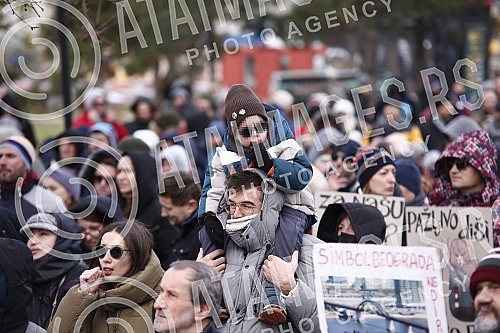 The informal environmental movement Eko straza held a rally in Bristol Park called the Counting Protest.Neformalni ekoloski pokret Eko straza odrzao je  u parku Bristol skup pod nazivom Protest prebrojavanja.