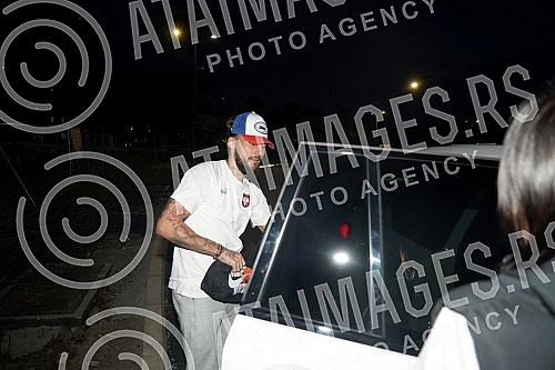 The football team of Serbia, which participated in the World Cup in Qatar, returned on a regular flight from Doha.Fudbalska reprezentacije Srbije koja je ucestvovala na Svetskom prvenstvu u Kataru vratila se redovnim letom iz Dohe.