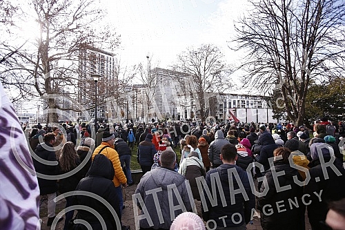 The informal environmental movement Eko straza held a rally in Bristol Park called the Counting Protest.Neformalni ekoloski pokret Eko straza odrzao je  u parku Bristol skup pod nazivom Protest prebrojavanja.