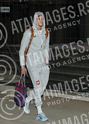 The football team of Serbia, which participated in the World Cup in Qatar, returned on a regular flight from Doha.Fudbalska reprezentacije Srbije koja je ucestvovala na Svetskom prvenstvu u Kataru vratila se redovnim letom iz Dohe.