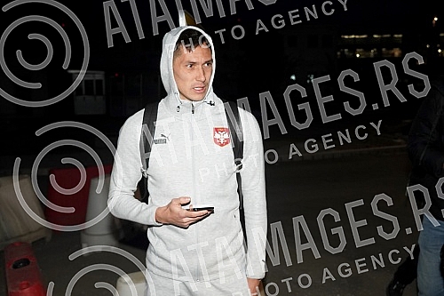 The football team of Serbia, which participated in the World Cup in Qatar, returned on a regular flight from Doha.Fudbalska reprezentacije Srbije koja je ucestvovala na Svetskom prvenstvu u Kataru vratila se redovnim letom iz Dohe.