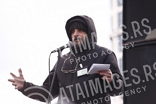 The informal environmental movement Eko straza held a rally in Bristol Park called the Counting Protest.Neformalni ekoloski pokret Eko straza odrzao je  u parku Bristol skup pod nazivom Protest prebrojavanja.