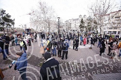 The informal environmental movement Eko straza held a rally in Bristol Park called the Counting Protest.Neformalni ekoloski pokret Eko straza odrzao je  u parku Bristol skup pod nazivom Protest prebrojavanja.