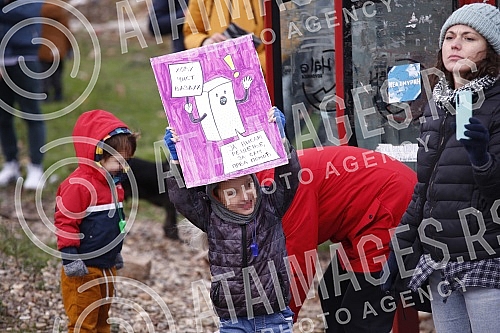 The informal environmental movement Eko straza held a rally in Bristol Park called the Counting Protest.Neformalni ekoloski pokret Eko straza odrzao je  u parku Bristol skup pod nazivom Protest prebrojavanja.