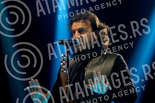 On the square in the municipality of Obrenovac Aca Lukas (Aleksandar Vuksanovic) held a concert in organization of the Skymusic.Na trgu u opstini Obrenovac odrzan besplatan koncert Ace Lukasa (Aleksandar Vuksanovic) u organiyaciji Skymusic.