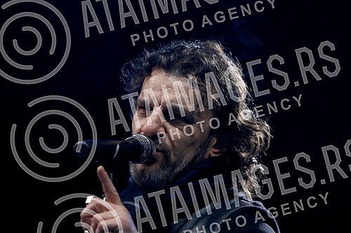 On the square in the municipality of Obrenovac Aca Lukas (Aleksandar Vuksanovic) held a concert in organization of the Skymusic.Na trgu u opstini Obrenovac odrzan besplatan koncert Ace Lukasa (Aleksandar Vuksanovic) u organiyaciji Skymusic.