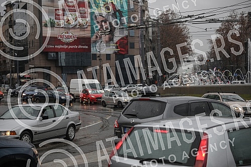 During the day, the busiest roads were blocked due to rain and New Year's euphoria.Tokom dana najprometnije saobracajnice bile su blokirane zbog kise i novogodisnje euforije