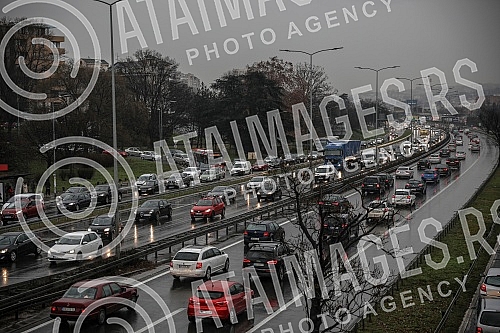 During the day, the busiest roads were blocked due to rain and New Year's euphoria.Tokom dana najprometnije saobracajnice bile su blokirane zbog kise i novogodisnje euforije