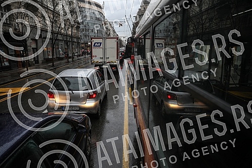 During the day, the busiest roads were blocked due to rain and New Year's euphoria.Tokom dana najprometnije saobracajnice bile su blokirane zbog kise i novogodisnje euforije