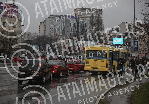 During the day, the busiest roads were blocked due to rain and New Year's euphoria.Tokom dana najprometnije saobracajnice bile su blokirane zbog kise i novogodisnje euforije