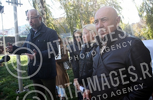 In front of the building of the municipality of Vracar, a new protest of opposition parties and associations of citizens demanding the responsibility of the authorities in the city and that municipality for the collapse of a residential building in V