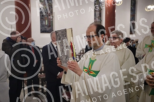 On the occasion of marking the Statehood Day of Serbia, Monsignor Stanislav Hocevar, Archbishop and Metropolitan of Belgrade, led the Mass for the entire state union of the Republic of Serbia in the Cathedral of the Assumption of the Blessed Virgin M