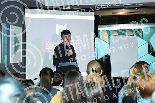 Well-known and award-winning children's book writer Uros Petrovic, one of the best IQ X solvers in the world, former president of Mensa and the Museum of Illusions, hosted a creative interactive evening.Poznati i nagradjivani pisac knjiga za decu -